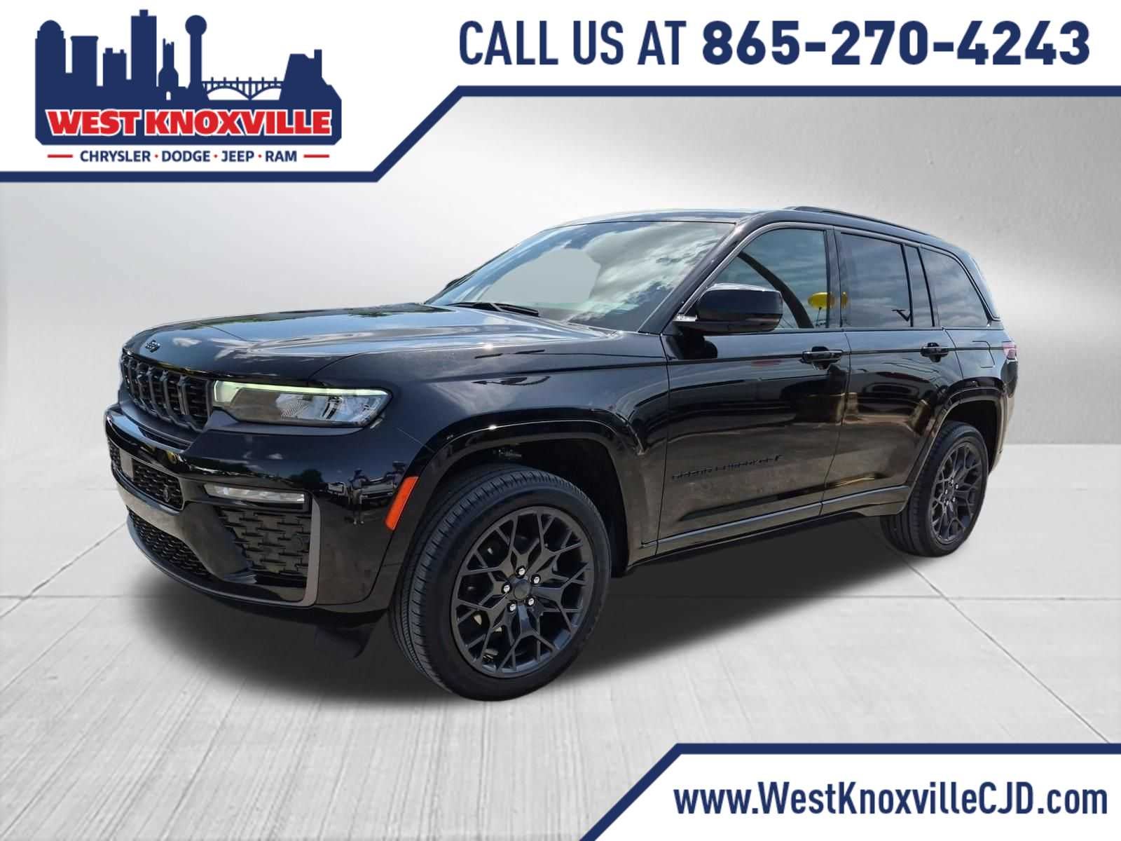2026 Jeep Grand Cherokee GRAND CHEROKEE SUMMIT 4X4 in Diamond Black Crystal Pearl-Coat Exterior Paint — front three-quarter view