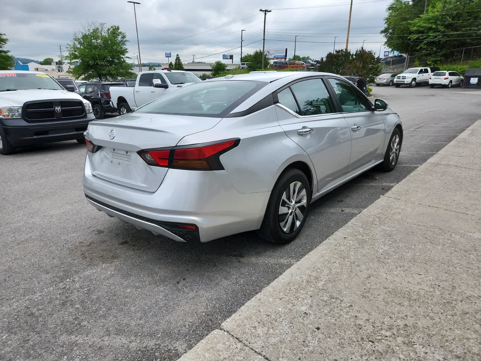 2020 Nissan Altima — detail view