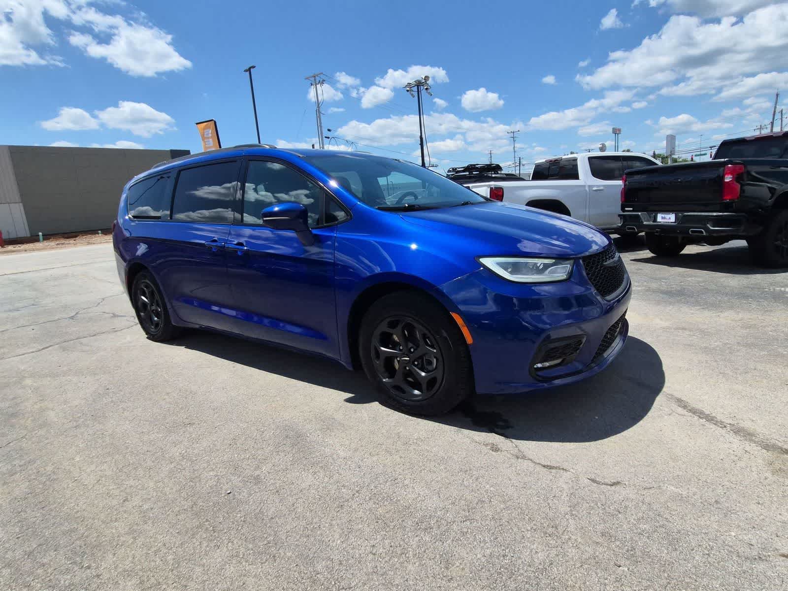 2021 Chrysler Pacifica — side profile view