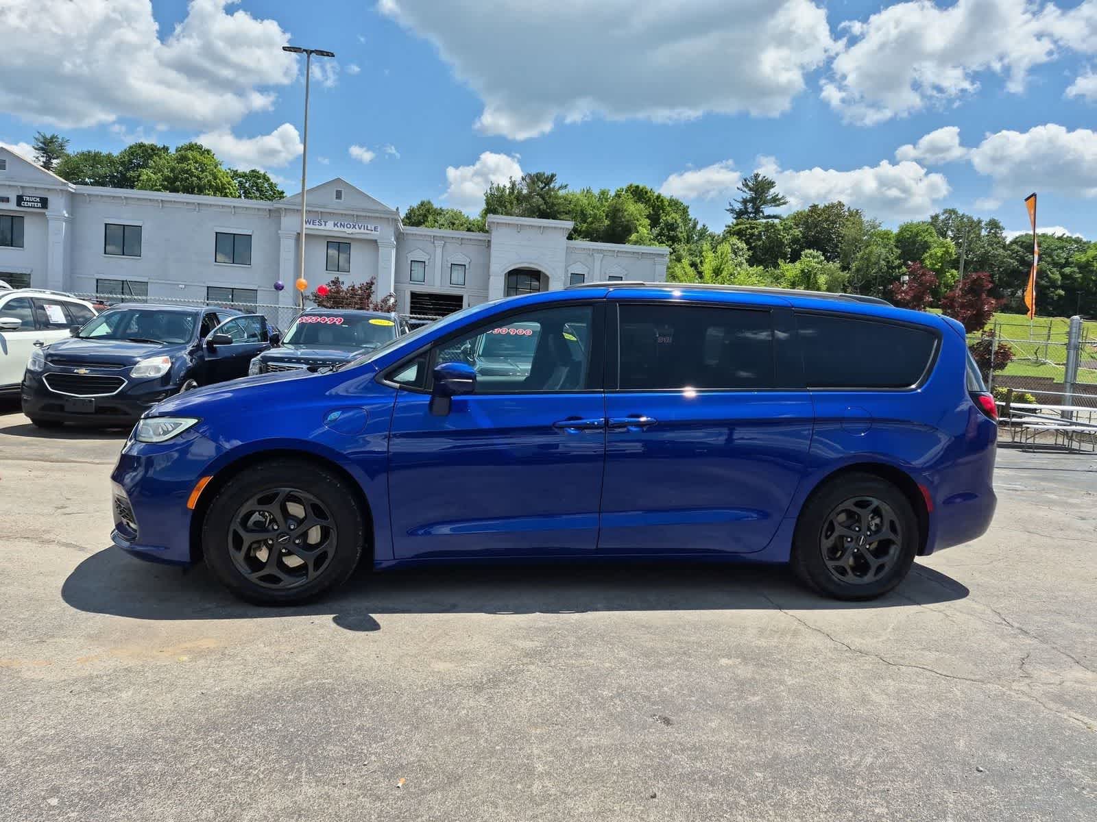 2021 Chrysler Pacifica — detail view