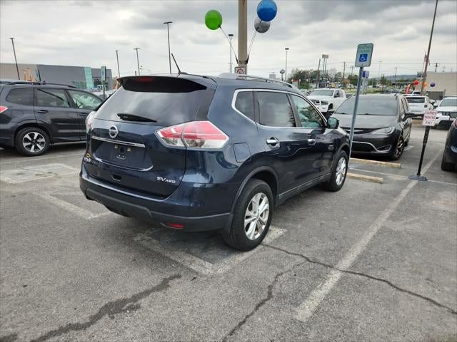 2016 Nissan Rogue — detail view