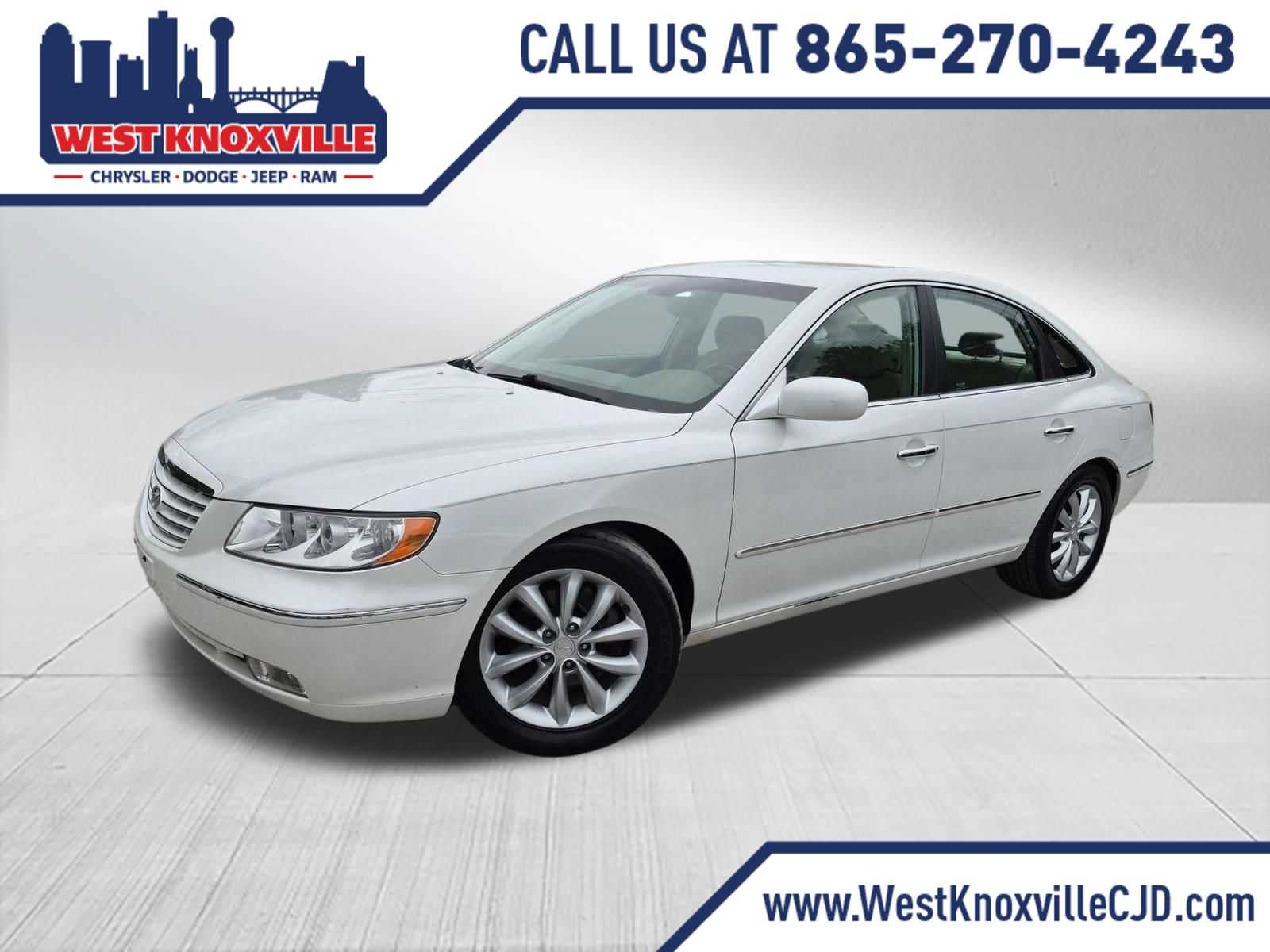 2007 Hyundai Azera Base in White — front three-quarter view